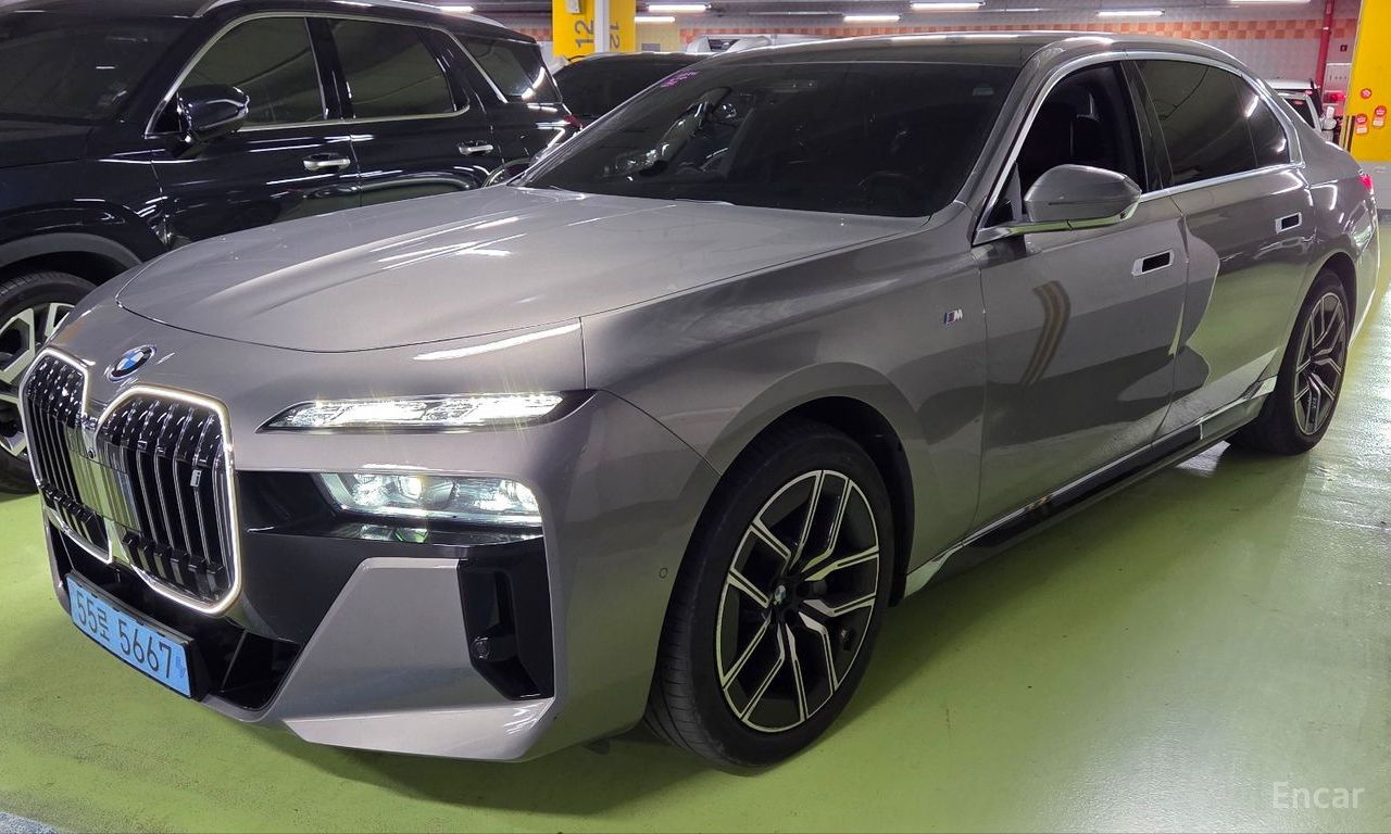 BMW i7