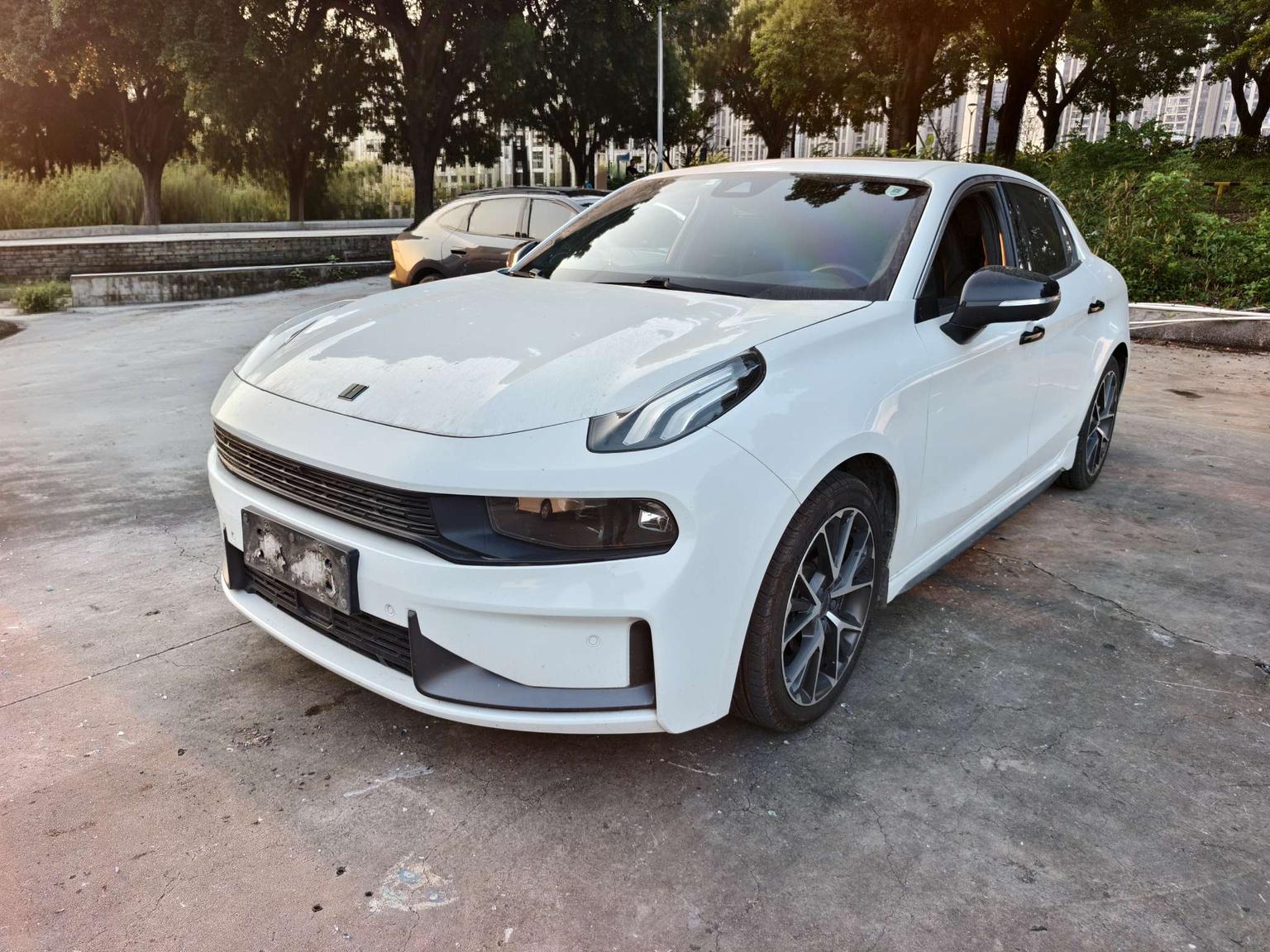 Lynk & Co 03