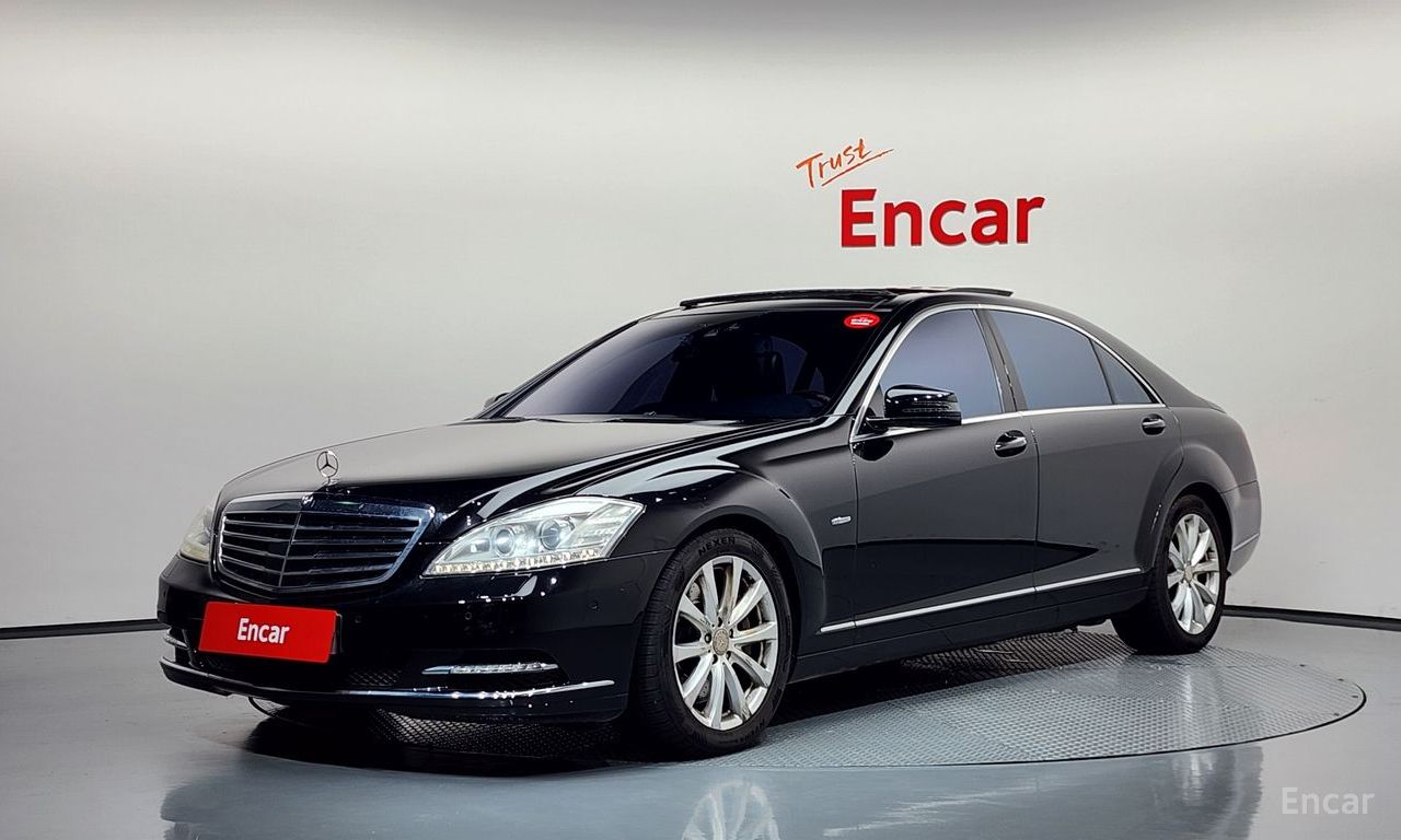 Mercedes-Benz S-Class W221