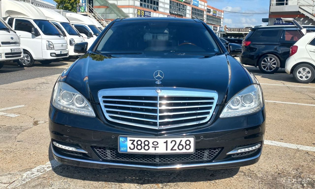 Mercedes-Benz S-Class W221