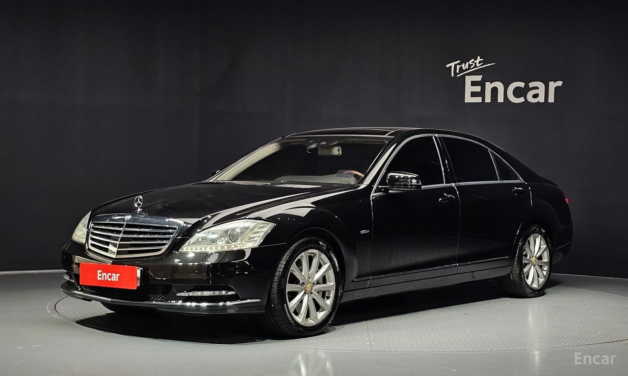 Mercedes-Benz S-Class W221