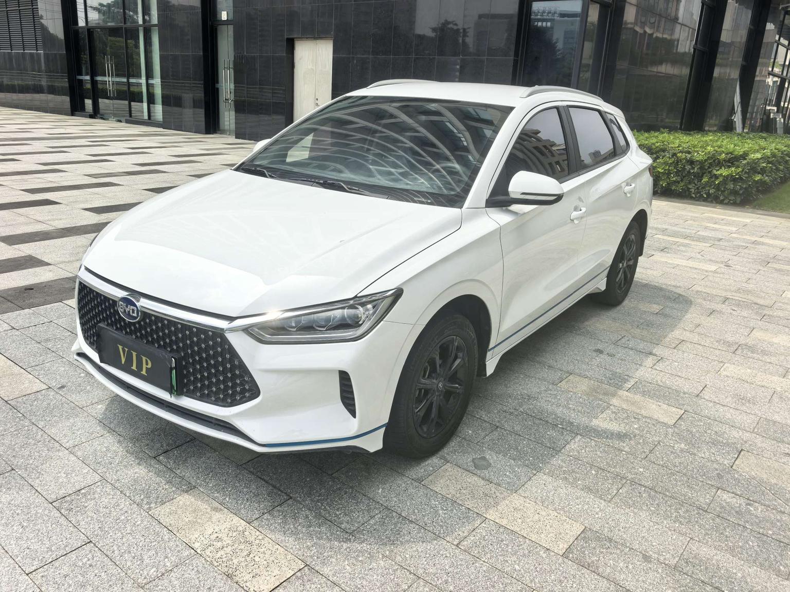 BYD E2