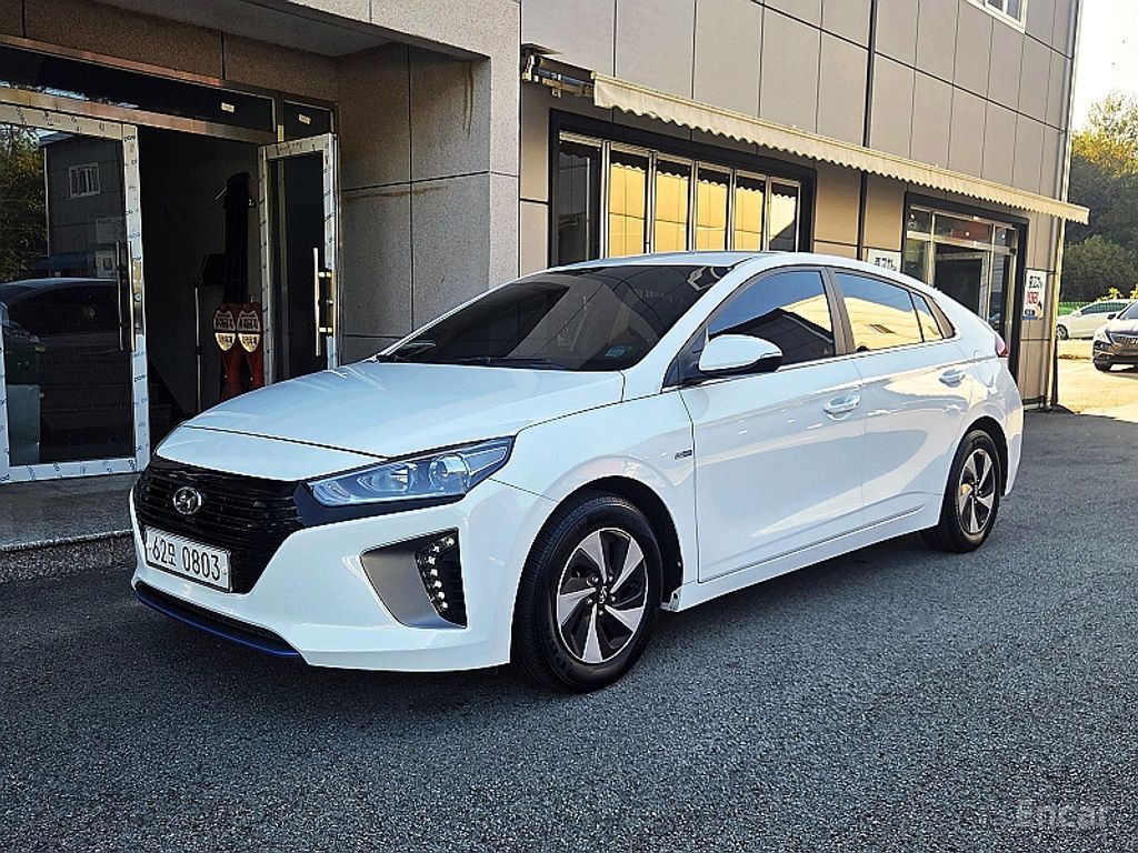 Hyundai IONIQ hybrid