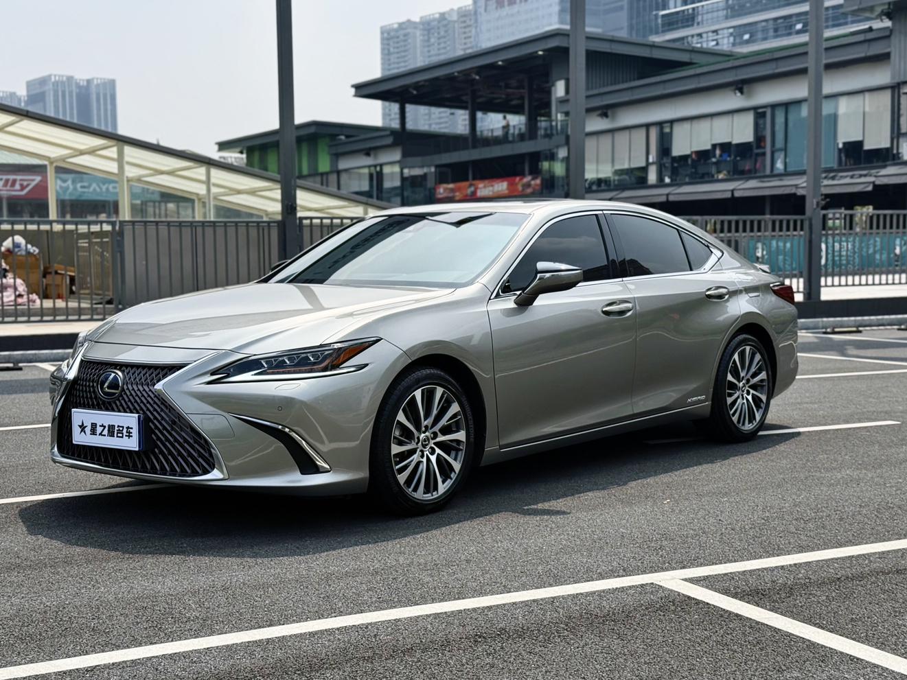 Lexus ES