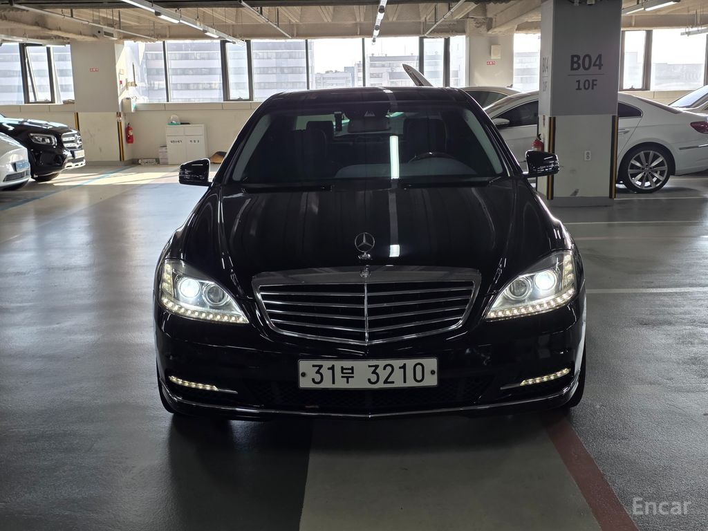 Mercedes-Benz S-Class W221