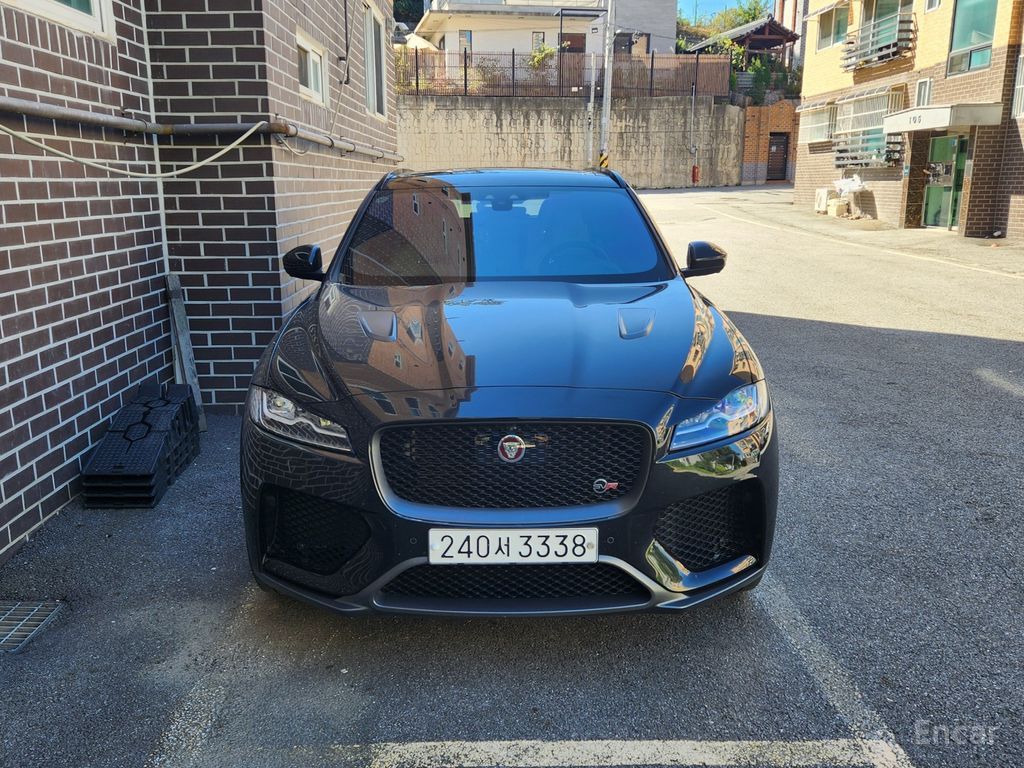 Jaguar F-Pace