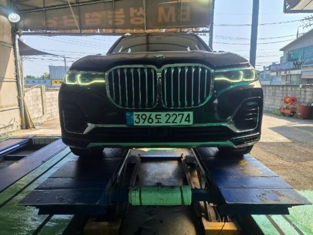 BMW X7