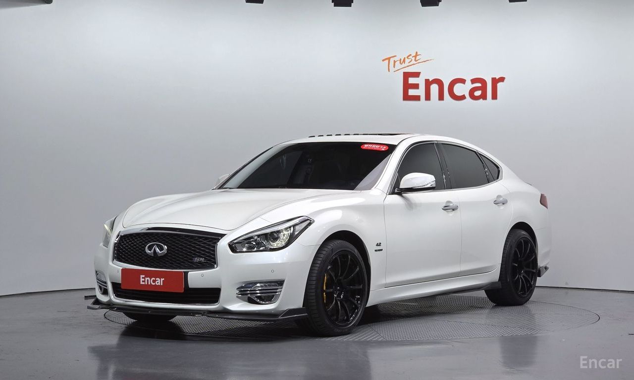 Infiniti Q70