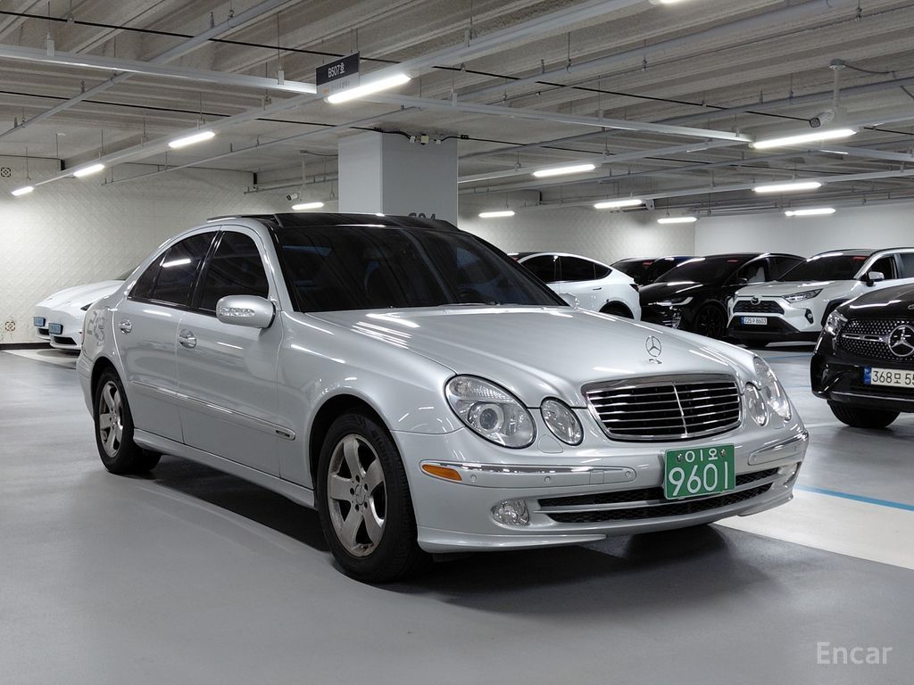 Mercedes-Benz E-Class W211