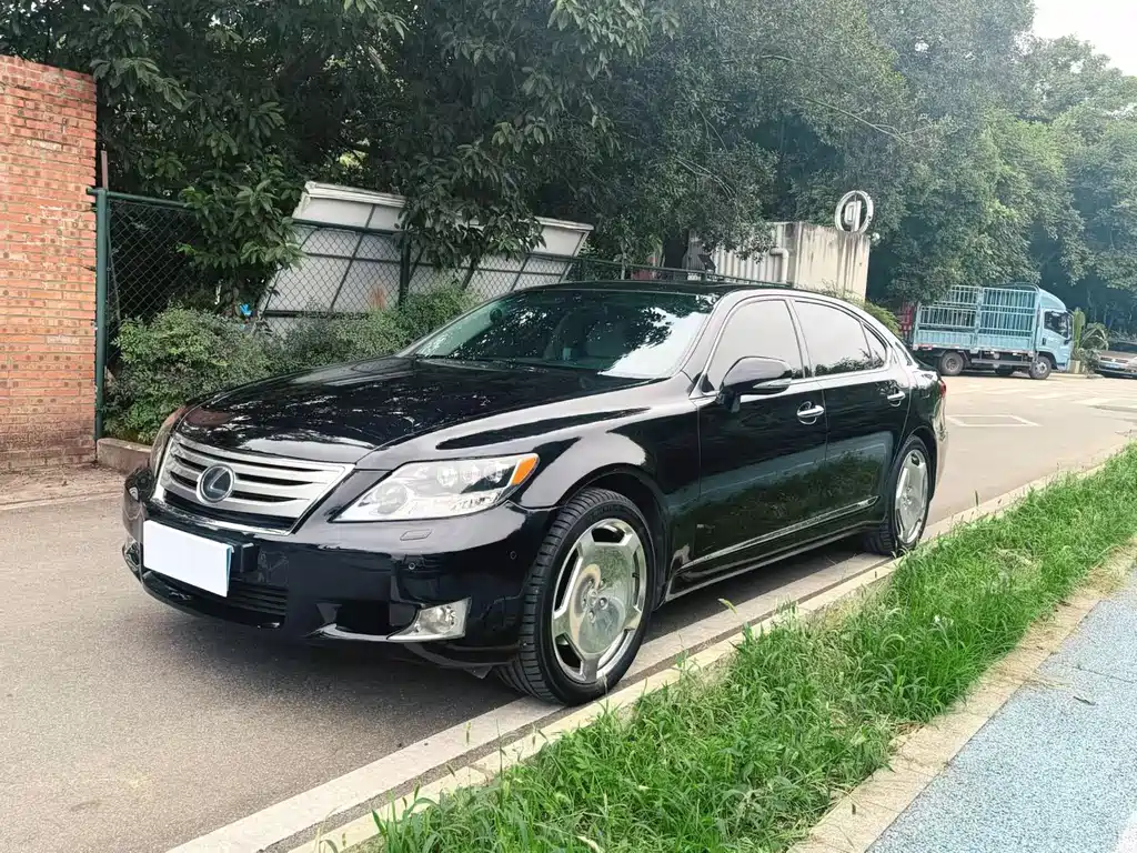 Lexus LS