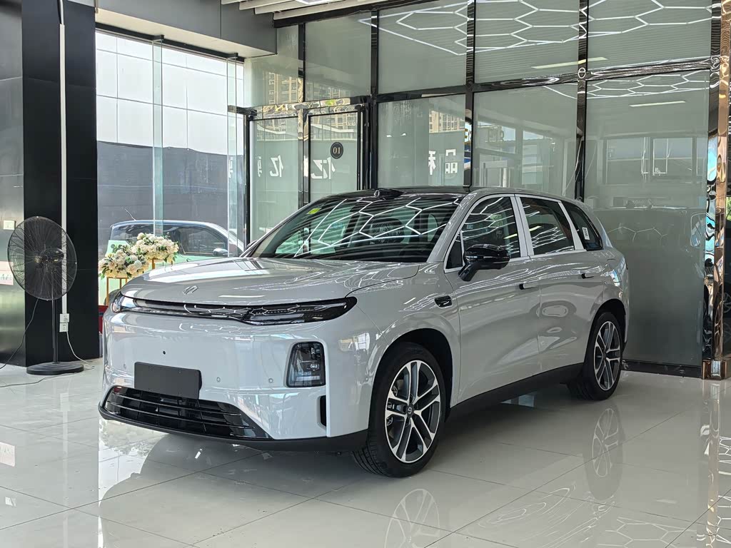 Leapmotor C10