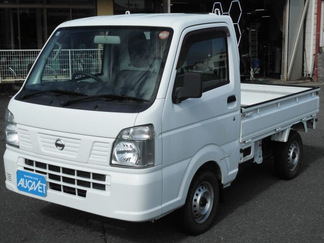 Nissan NT100