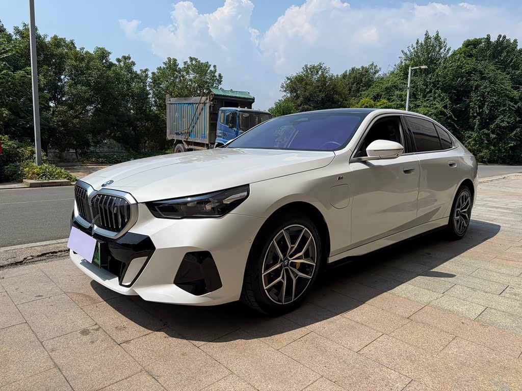 BMW i5