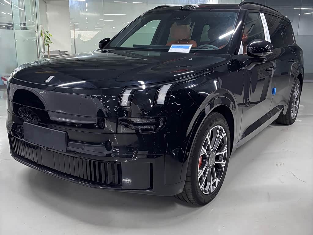 Lynk & Co 900