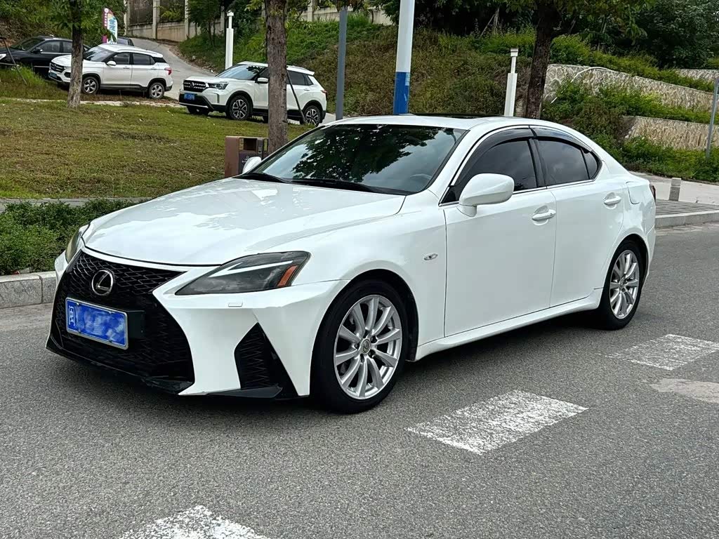 Lexus IS