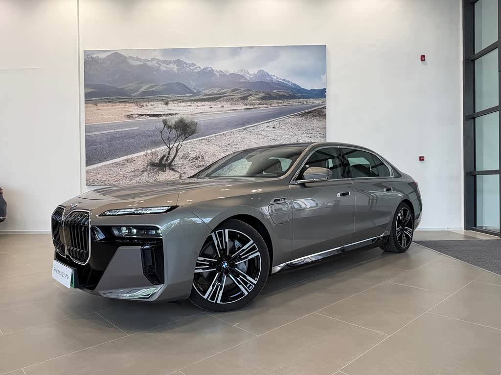BMW i7