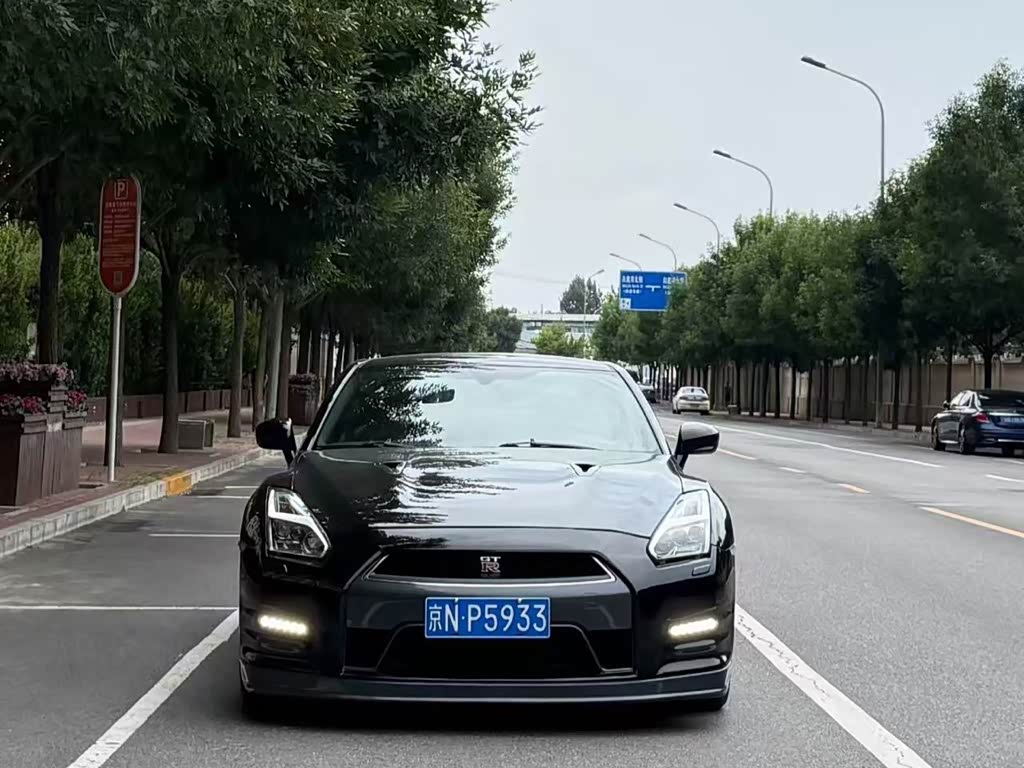 Nissan GT-R