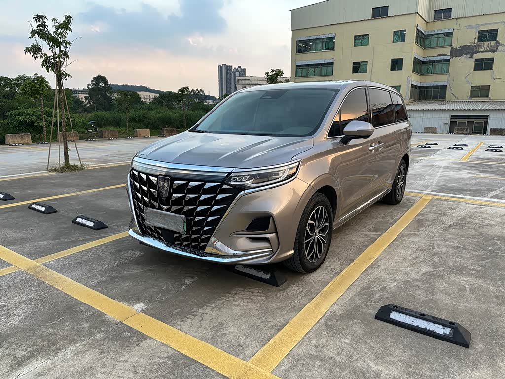 Roewe iMAX8