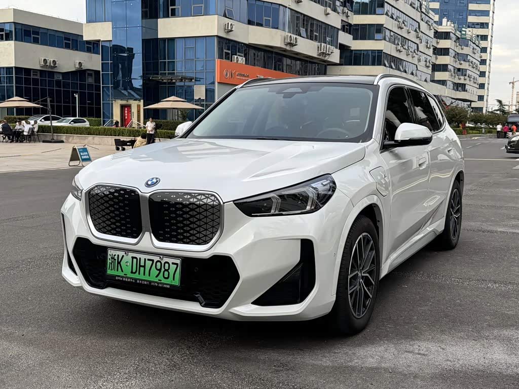 BMW iX1