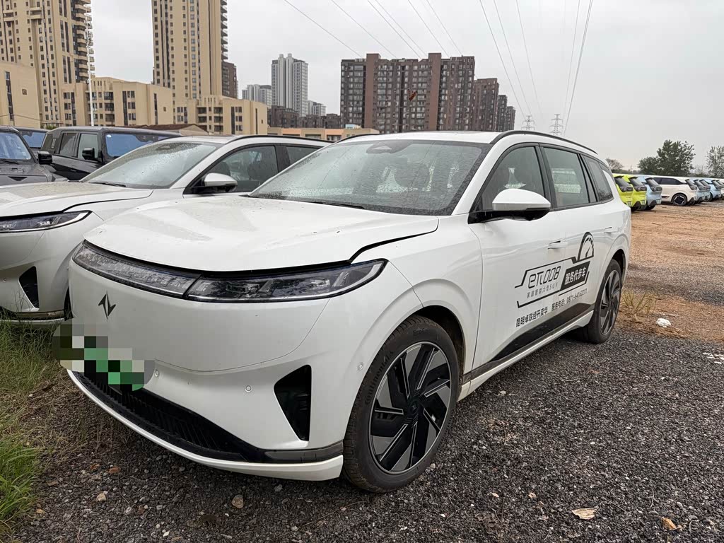 Dongfeng eπ008