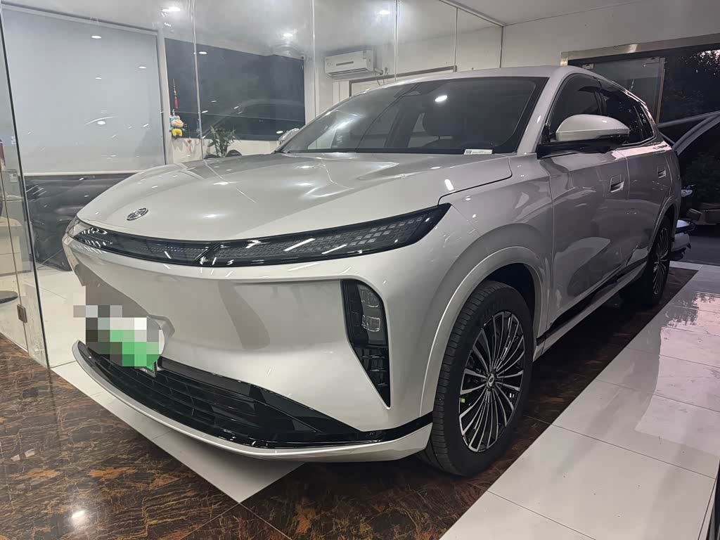 Dongfeng L8