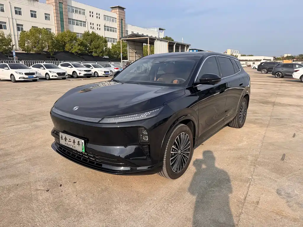 Dongfeng L8