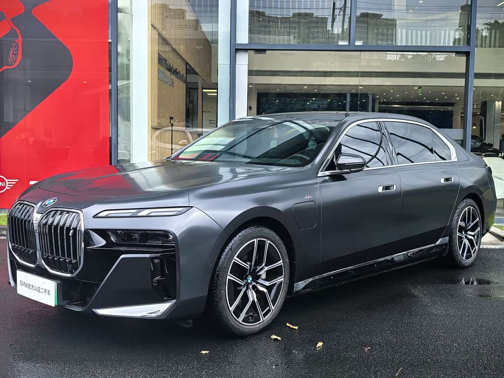 BMW i7