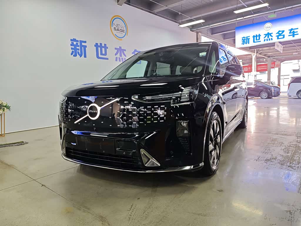 Volvo EM90
