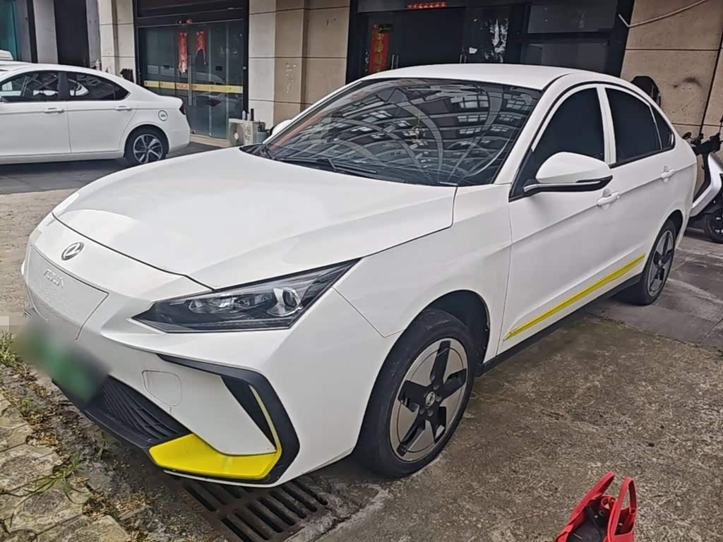 Dongfeng E70