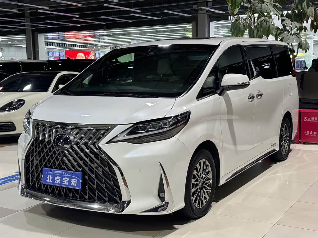 Lexus LM