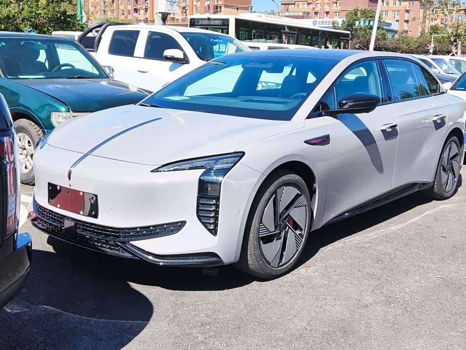 Hongqi EH7