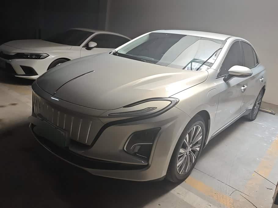 Hongqi E-QM5