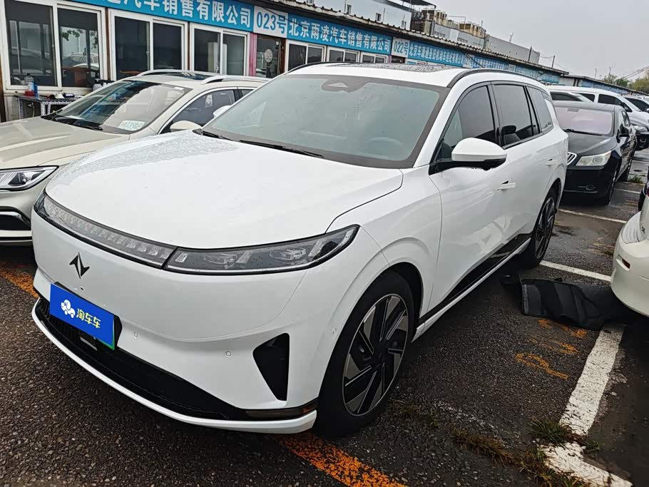 Dongfeng eπ008