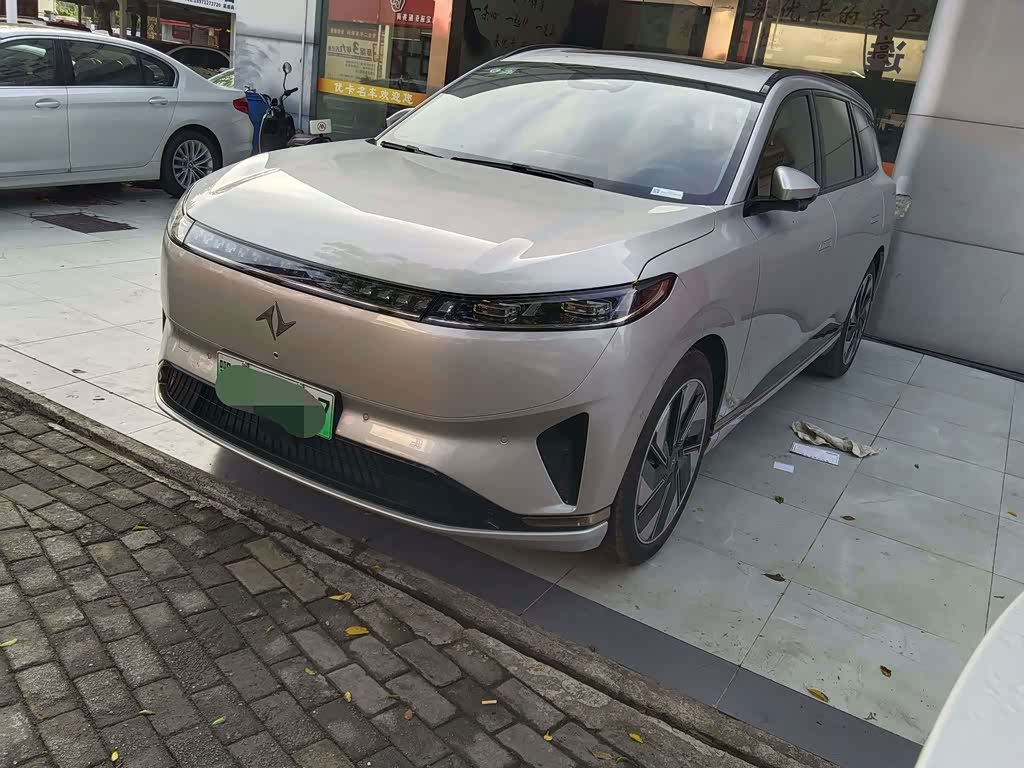 Dongfeng eπ008