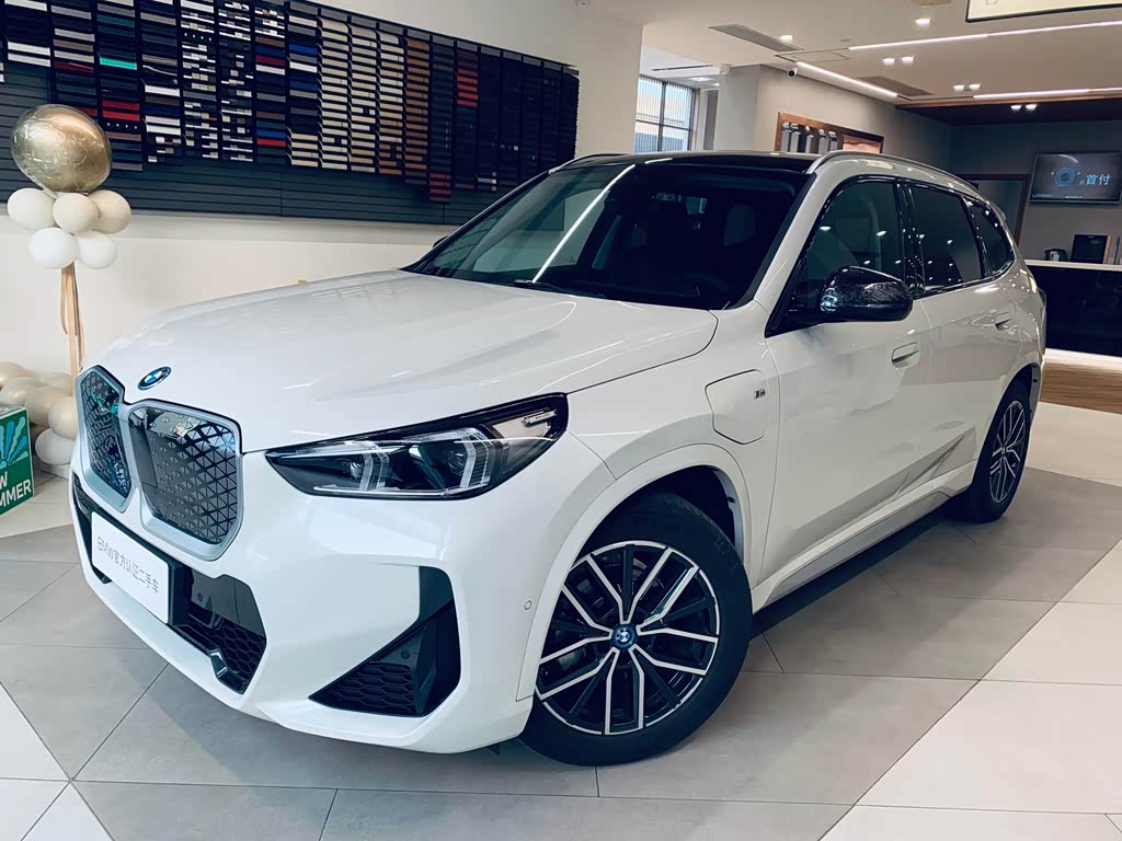BMW iX1