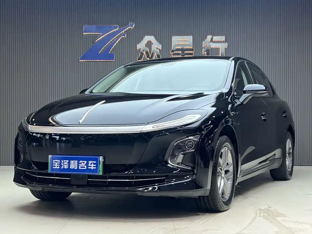 Hongqi E-QM5
