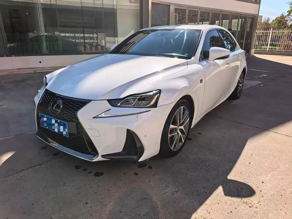 Lexus IS