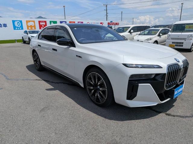 BMW i7