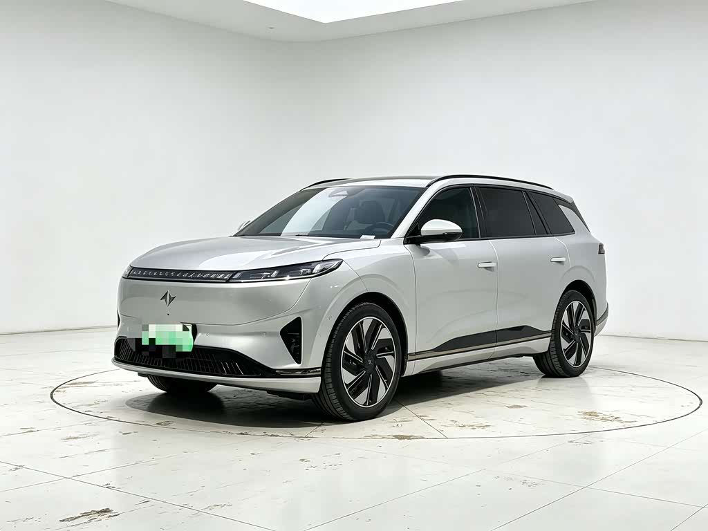 Dongfeng eπ008