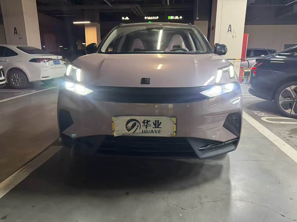 Lynk & Co 06 EM-P