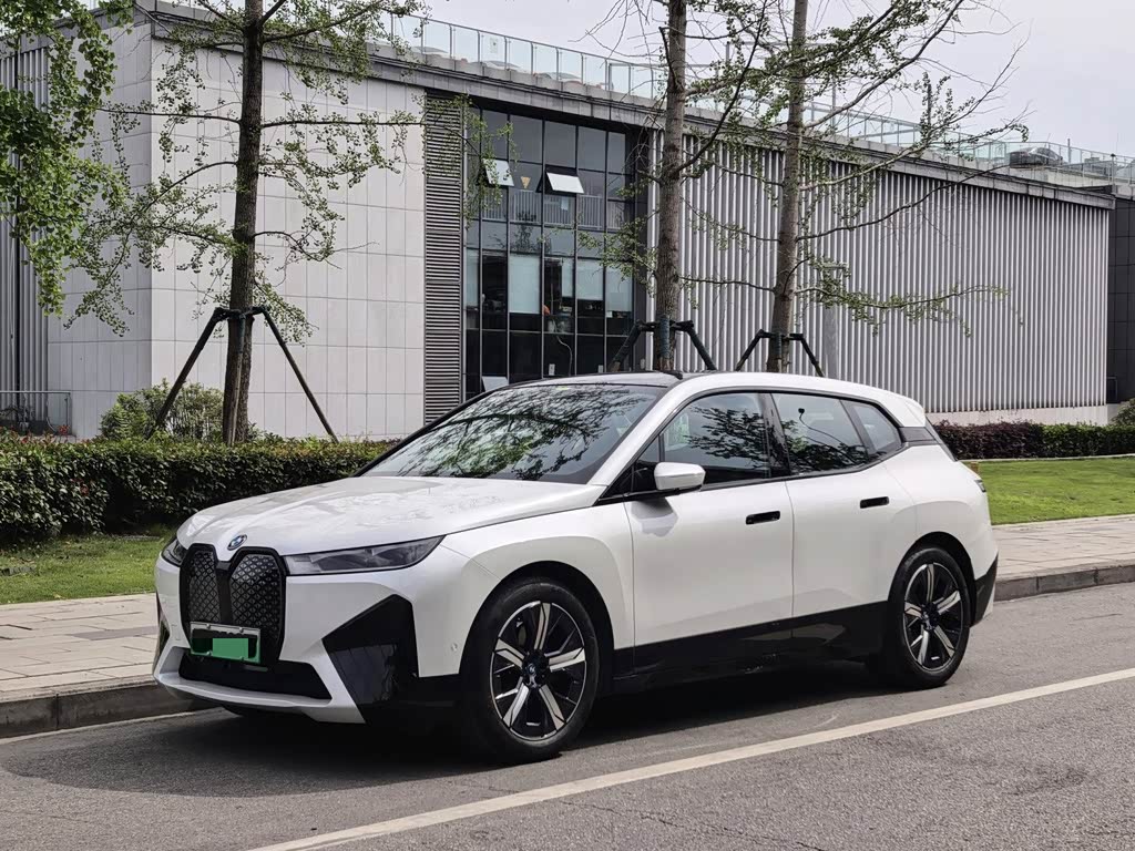 BMW iX