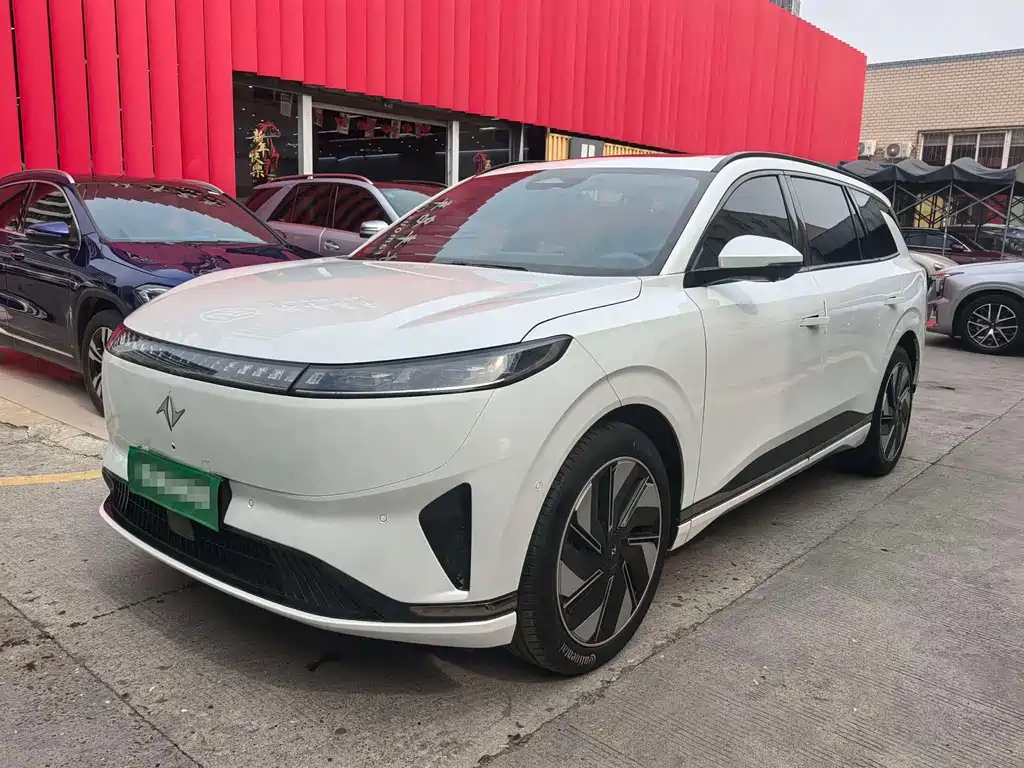 Dongfeng eπ008