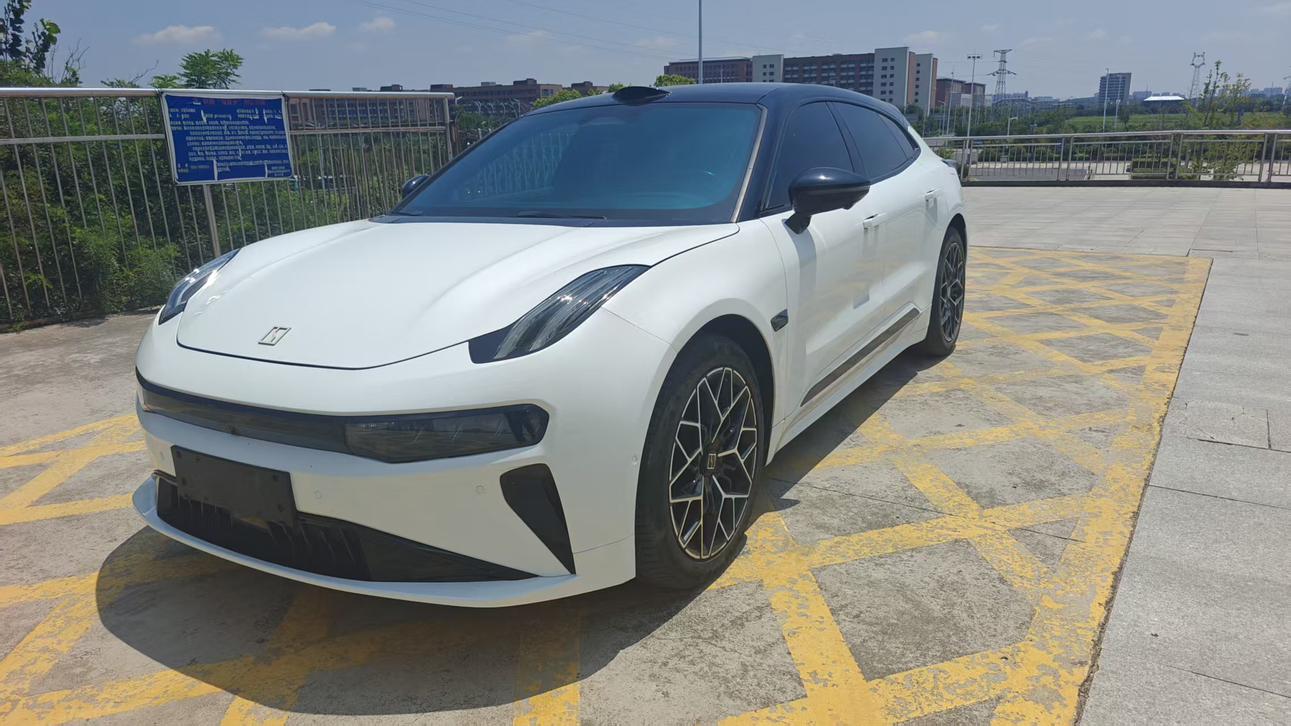 Zeekr 001