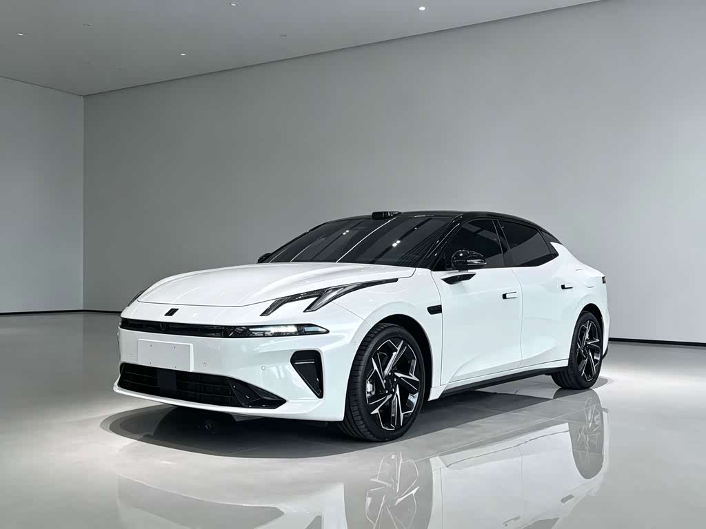 Lynk & Co 07 EM-P