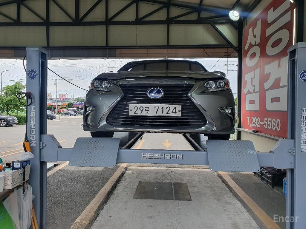 Lexus ES