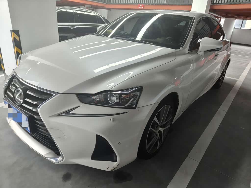 Lexus IS