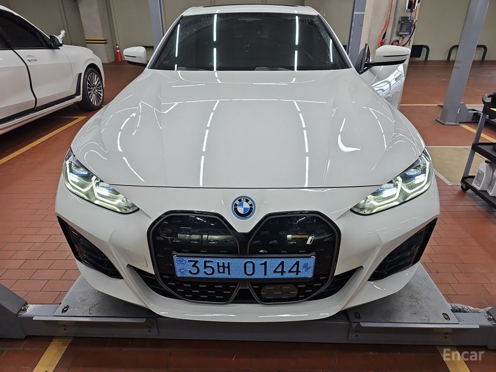 BMW i4