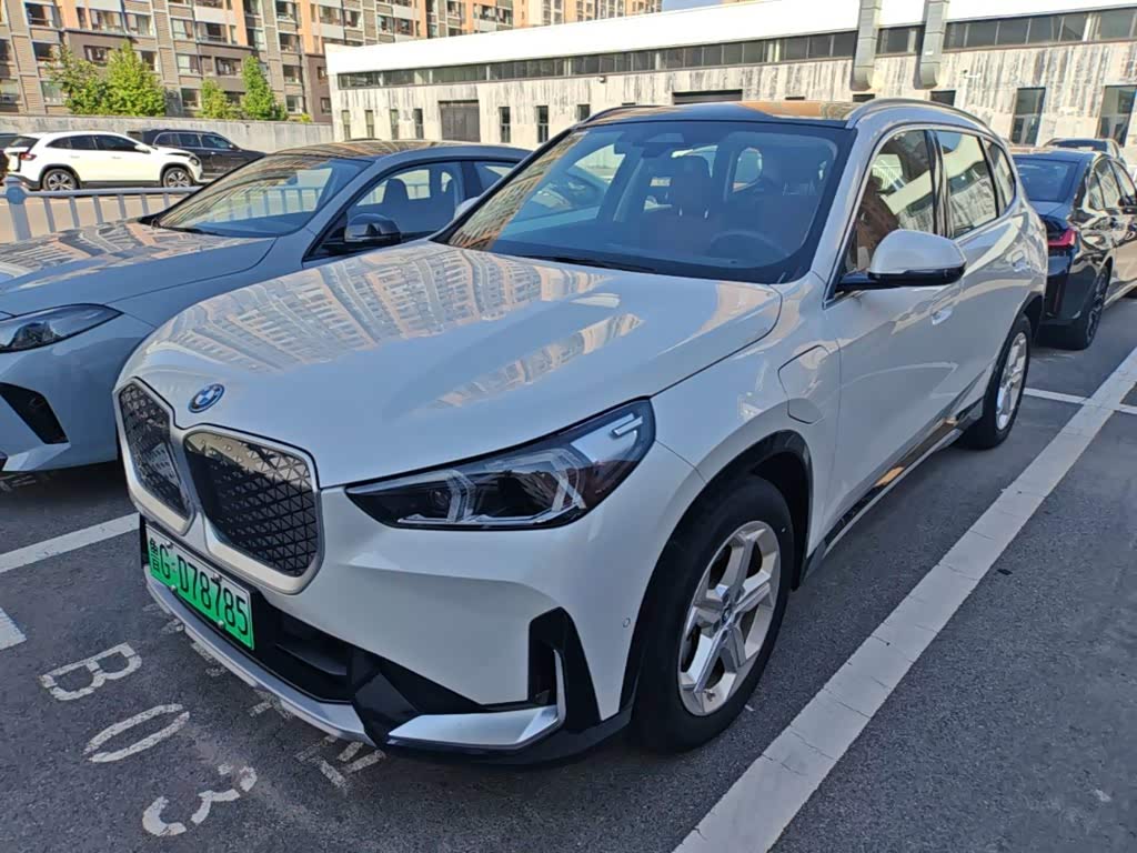 BMW iX1