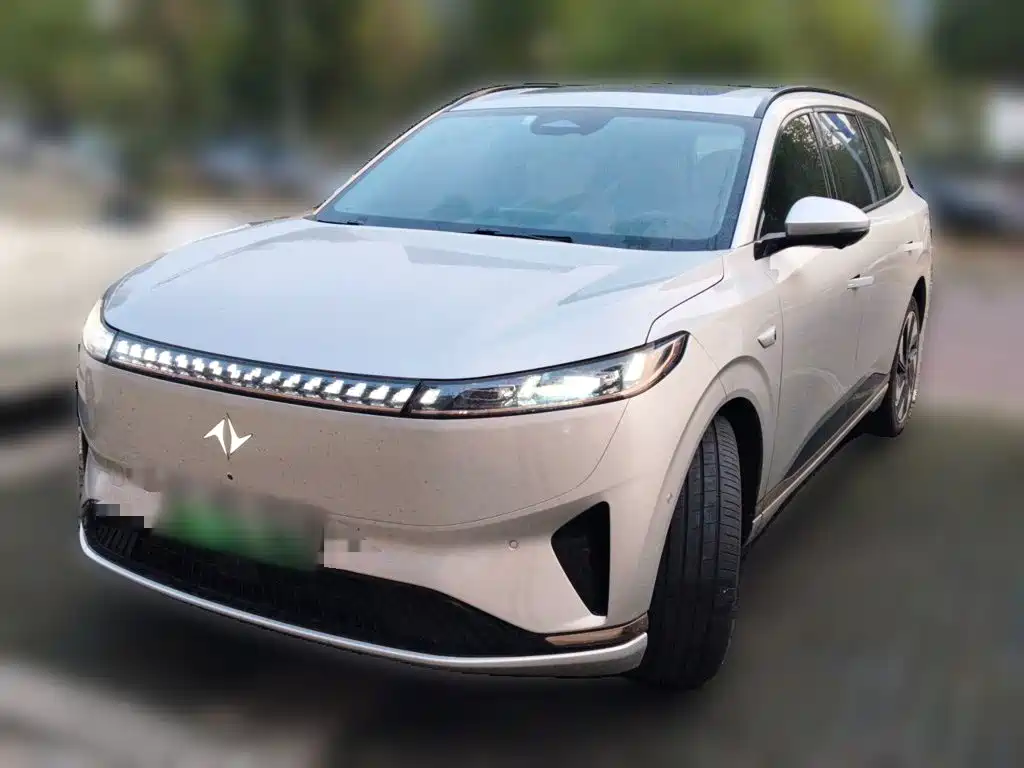 Dongfeng eπ008