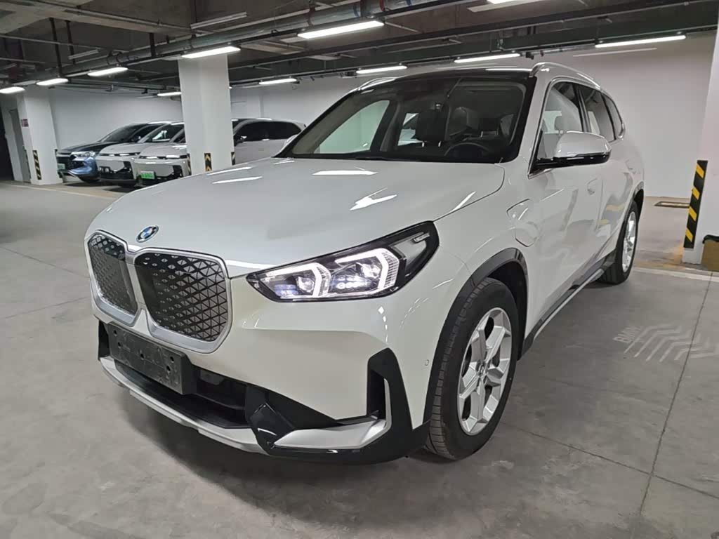 BMW iX1